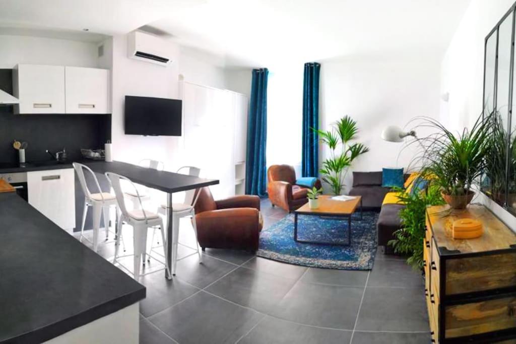 Beautifully Bright Apartment In Old Town Saint-Tropez Exterior photo