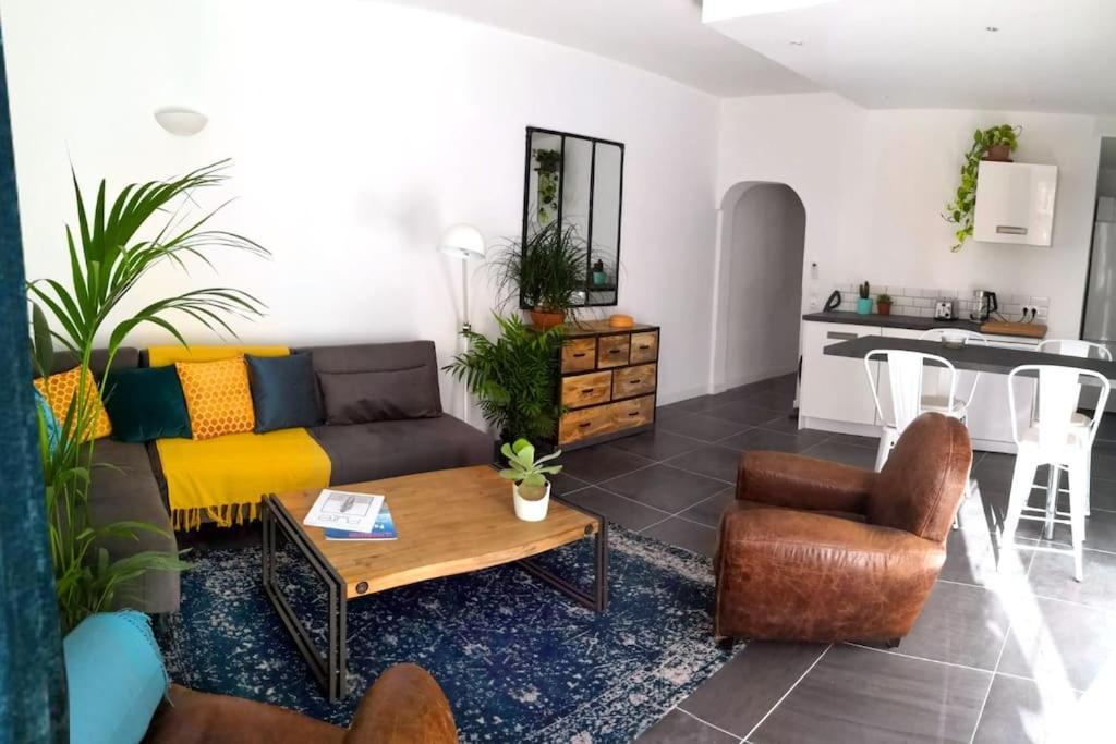 Beautifully Bright Apartment In Old Town Saint-Tropez Exterior photo